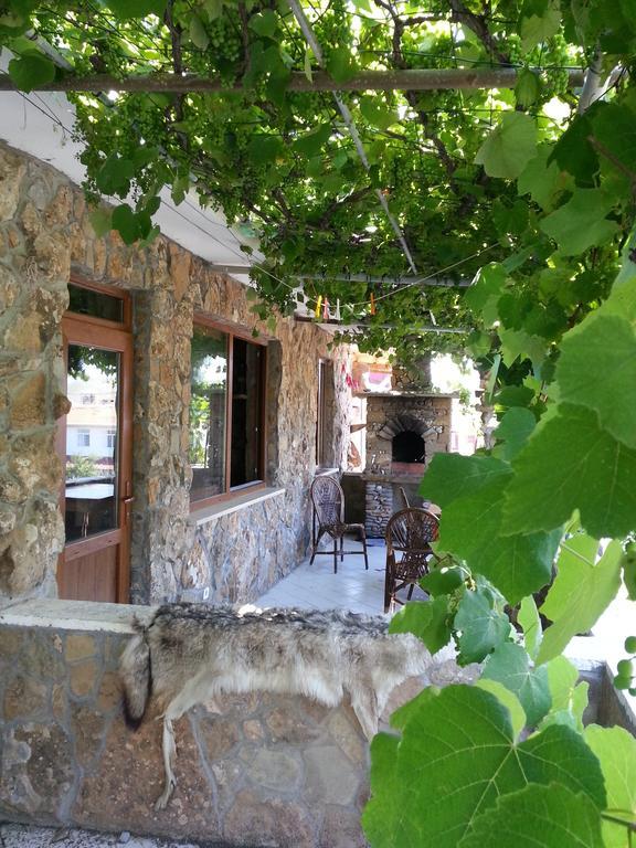 Uysallar Koy Evi İmroz Rum bild